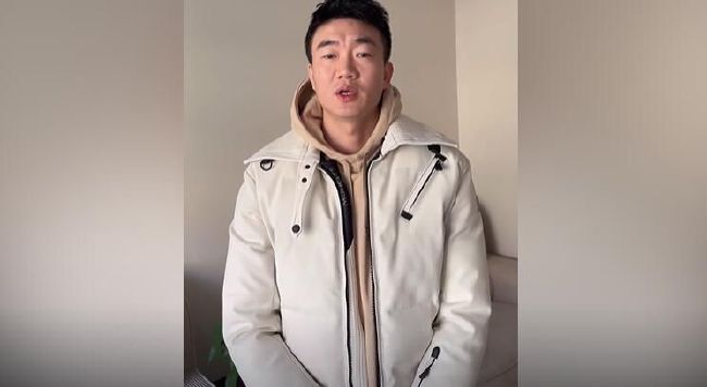 只有接受这一设定，才能真正沉浸其中。