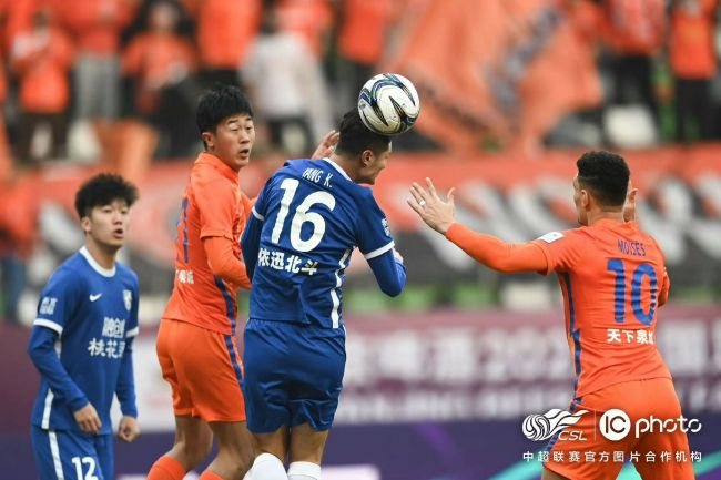 该套海报一组四张，分别是柳岩、钟丽缇、李灿森和国村隼。