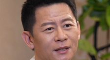 Beyond黄家驹去世30周年纪念 细数他的大银幕表现 2023-06-30 纪念黄家驹诞辰60周年|油画连环画《光辉岁月—beyond乐队的故事》 2022-06-29 《怒放2013》曝撕裂海报 汪峰客串追忆黄家驹 2013-11-21 由滕华涛监制，卢庚戌执导，潘粤明、刘孜、秦昊、吕聿来、张晓晨、温心、杜海涛、王啸坤、王思思、韩秋池、王东方主演的青春爱情电影《怒放2013》(以下简称《怒放》)将于11月22日登陆全国院线。